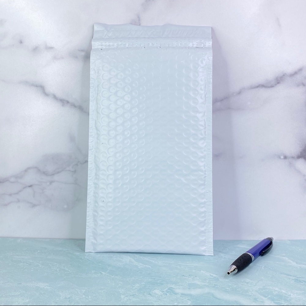 CLEARANCE 25 5X10 White Bubble Mailers - Picture 3 of 7